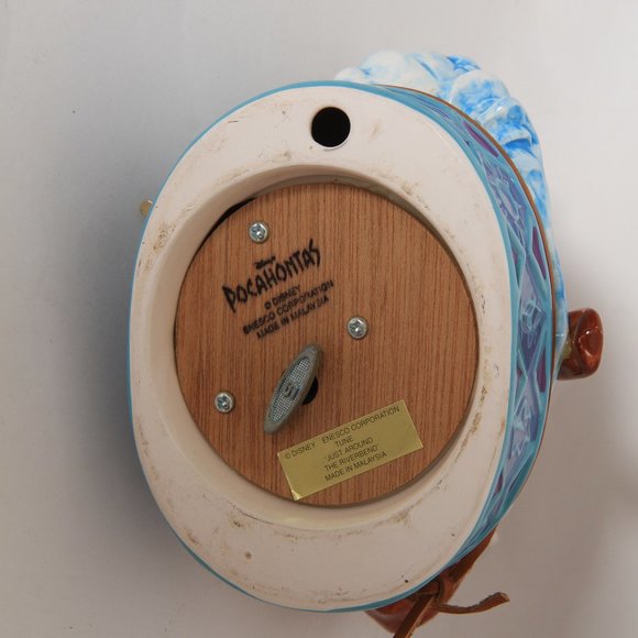 RARE & VINTAGE - Pocahontas & Meeko in Canoe Music Box - Picture 4 of 4